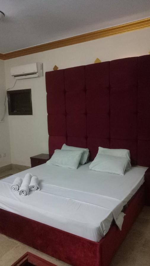 Hotel Crown Plaza, Near Karachi Airport, Darul Sehat Hospital, Dow, Agha Khan And Liaqat Hospital Exterior photo