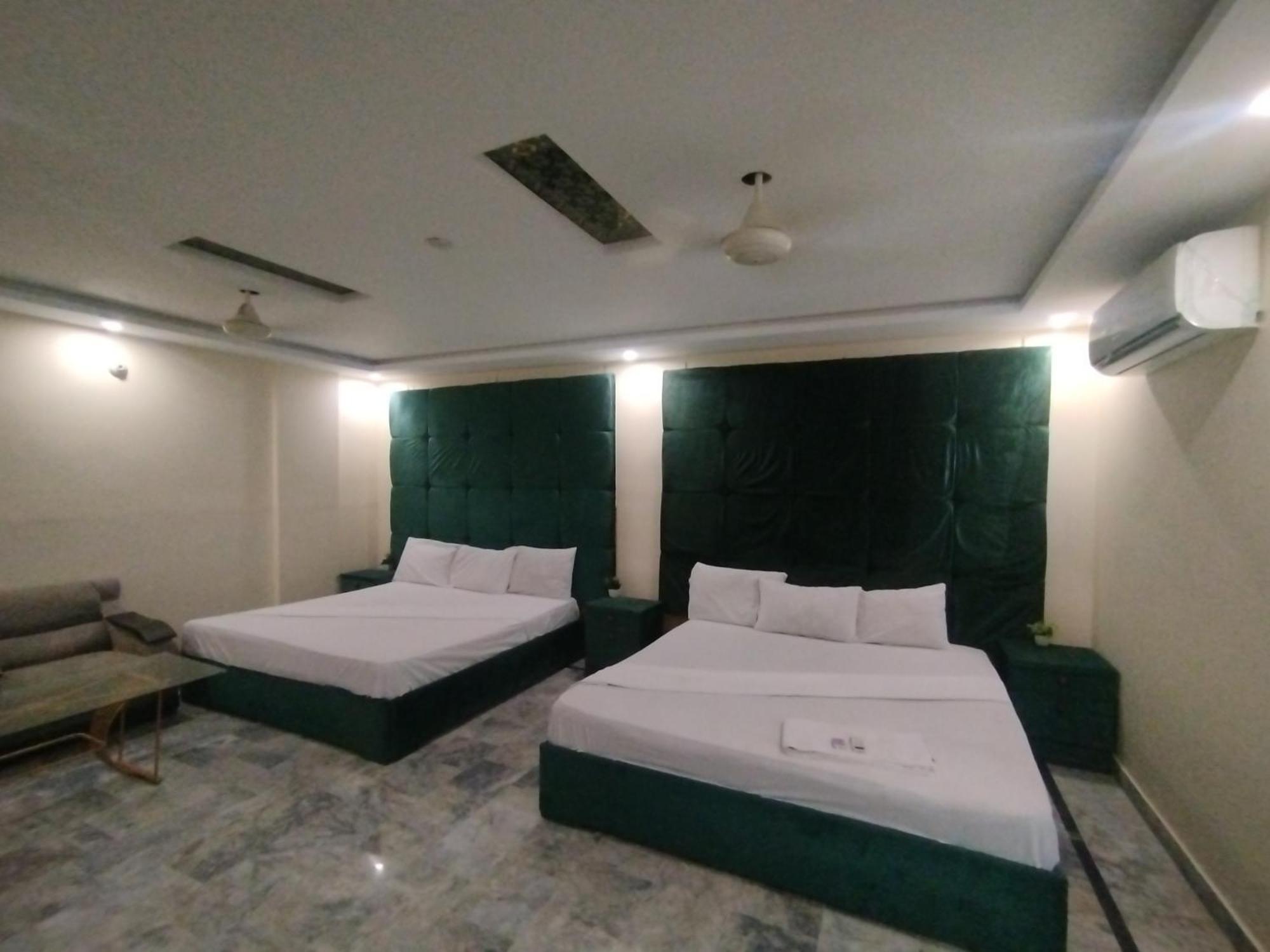 Hotel Crown Plaza, Near Karachi Airport, Darul Sehat Hospital, Dow, Agha Khan And Liaqat Hospital Exterior photo