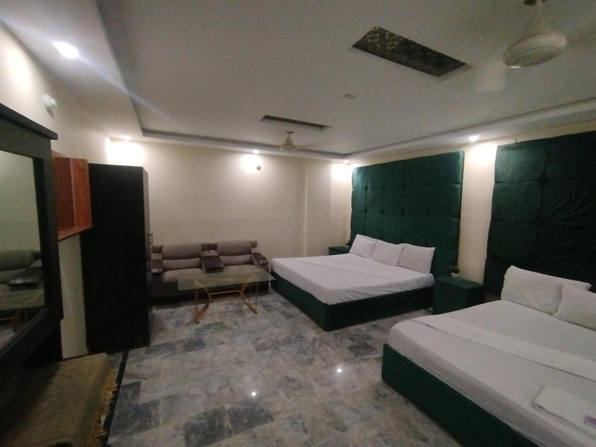 Hotel Crown Plaza, Near Karachi Airport, Darul Sehat Hospital, Dow, Agha Khan And Liaqat Hospital Exterior photo