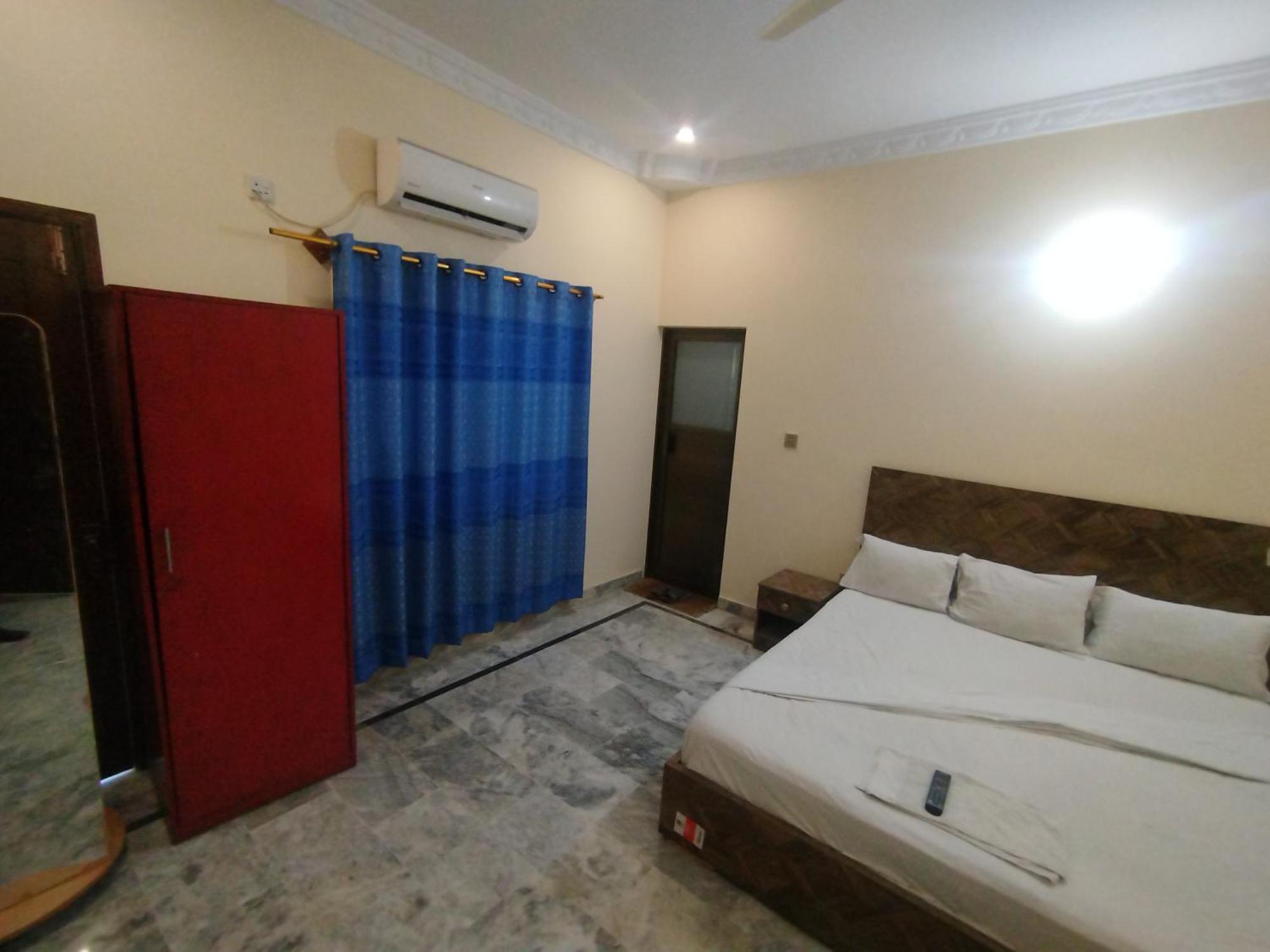 Hotel Crown Plaza, Near Karachi Airport, Darul Sehat Hospital, Dow, Agha Khan And Liaqat Hospital Exterior photo