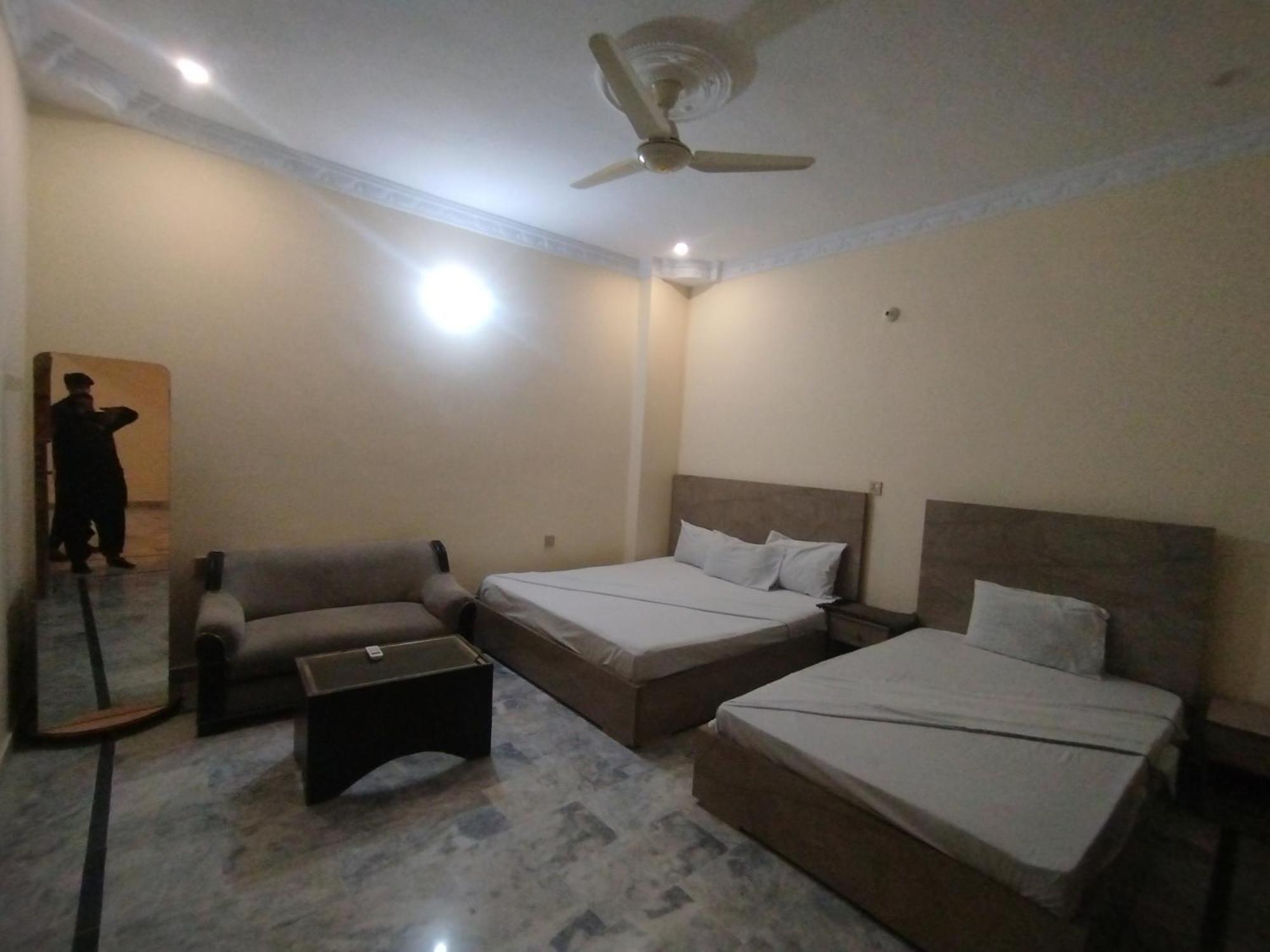 Hotel Crown Plaza, Near Karachi Airport, Darul Sehat Hospital, Dow, Agha Khan And Liaqat Hospital Exterior photo