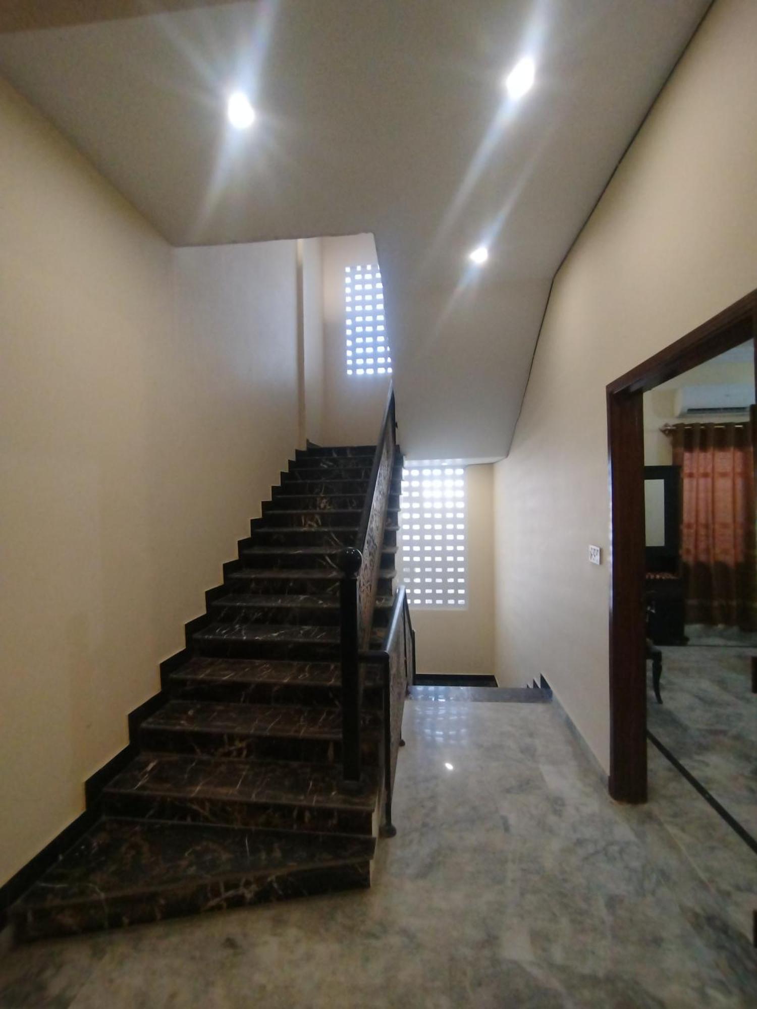 Hotel Crown Plaza, Near Karachi Airport, Darul Sehat Hospital, Dow, Agha Khan And Liaqat Hospital Exterior photo