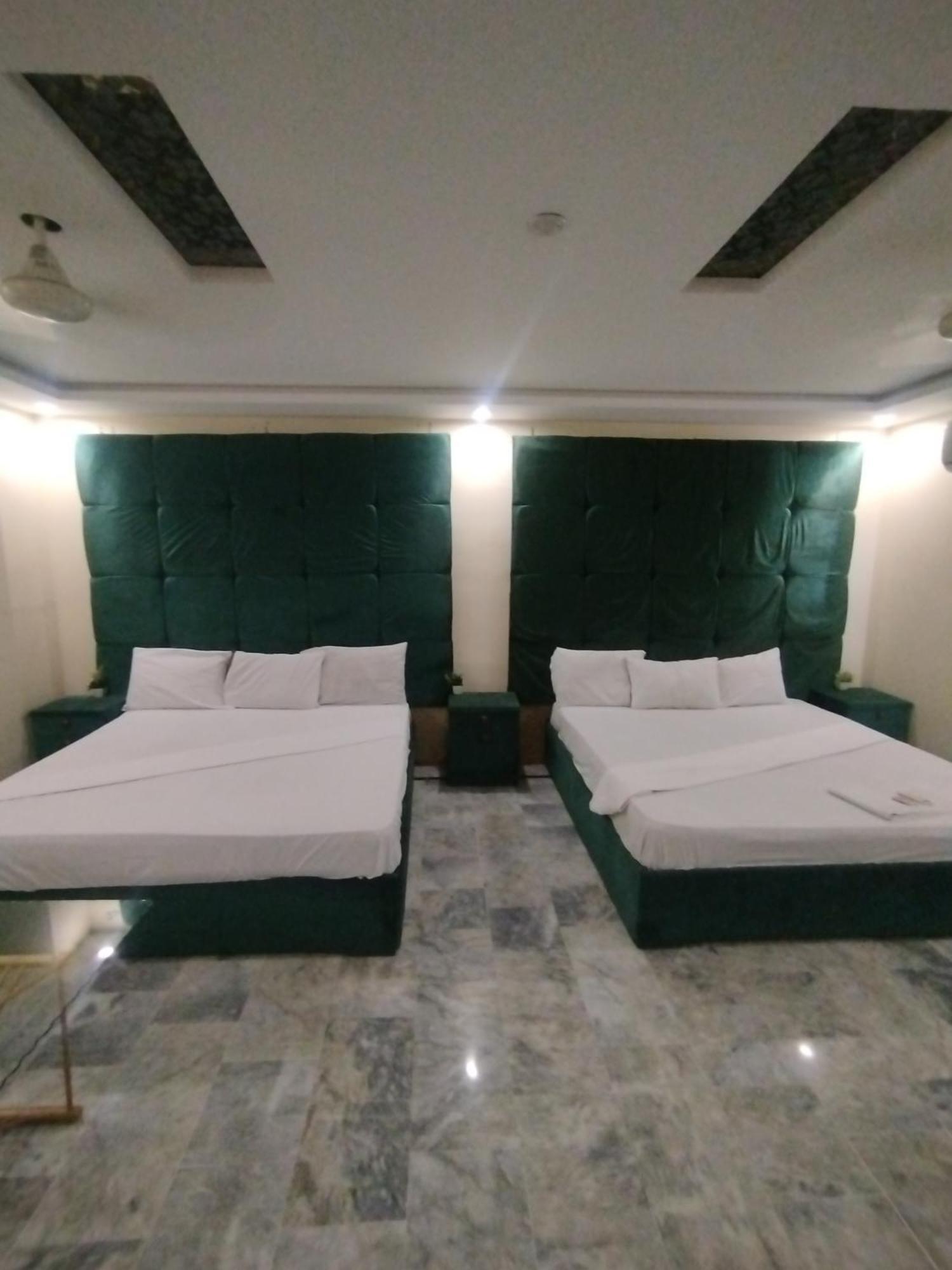 Hotel Crown Plaza, Near Karachi Airport, Darul Sehat Hospital, Dow, Agha Khan And Liaqat Hospital Exterior photo