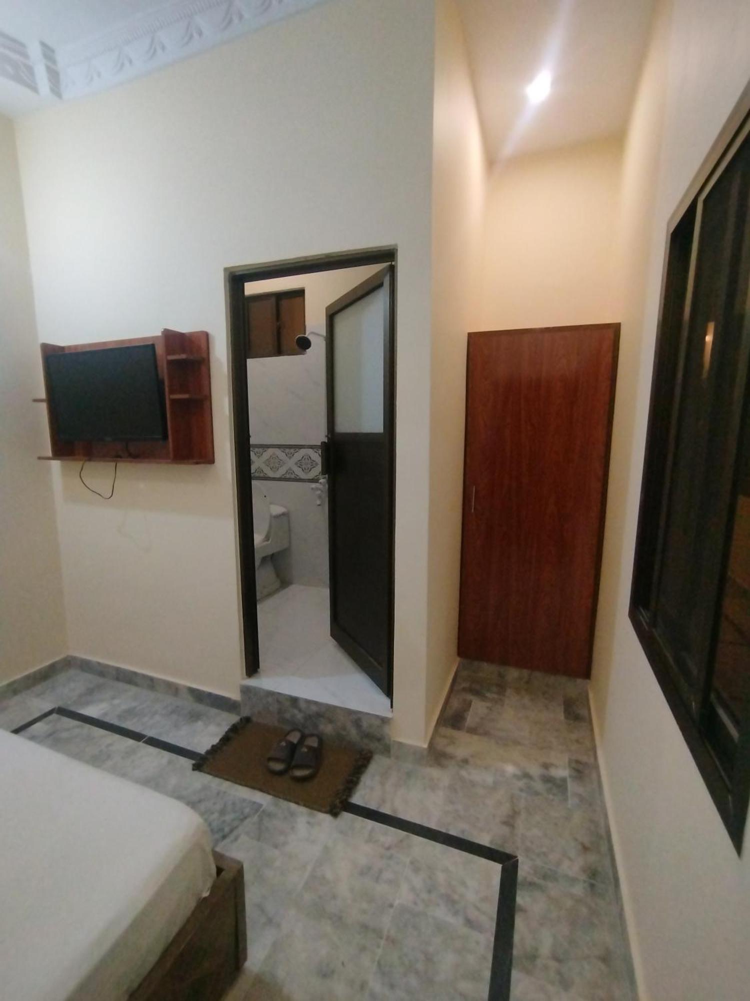 Hotel Crown Plaza, Near Karachi Airport, Darul Sehat Hospital, Dow, Agha Khan And Liaqat Hospital Exterior photo