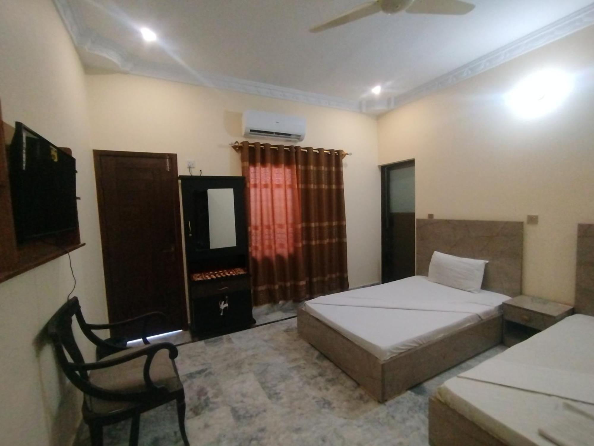 Hotel Crown Plaza, Near Karachi Airport, Darul Sehat Hospital, Dow, Agha Khan And Liaqat Hospital Exterior photo