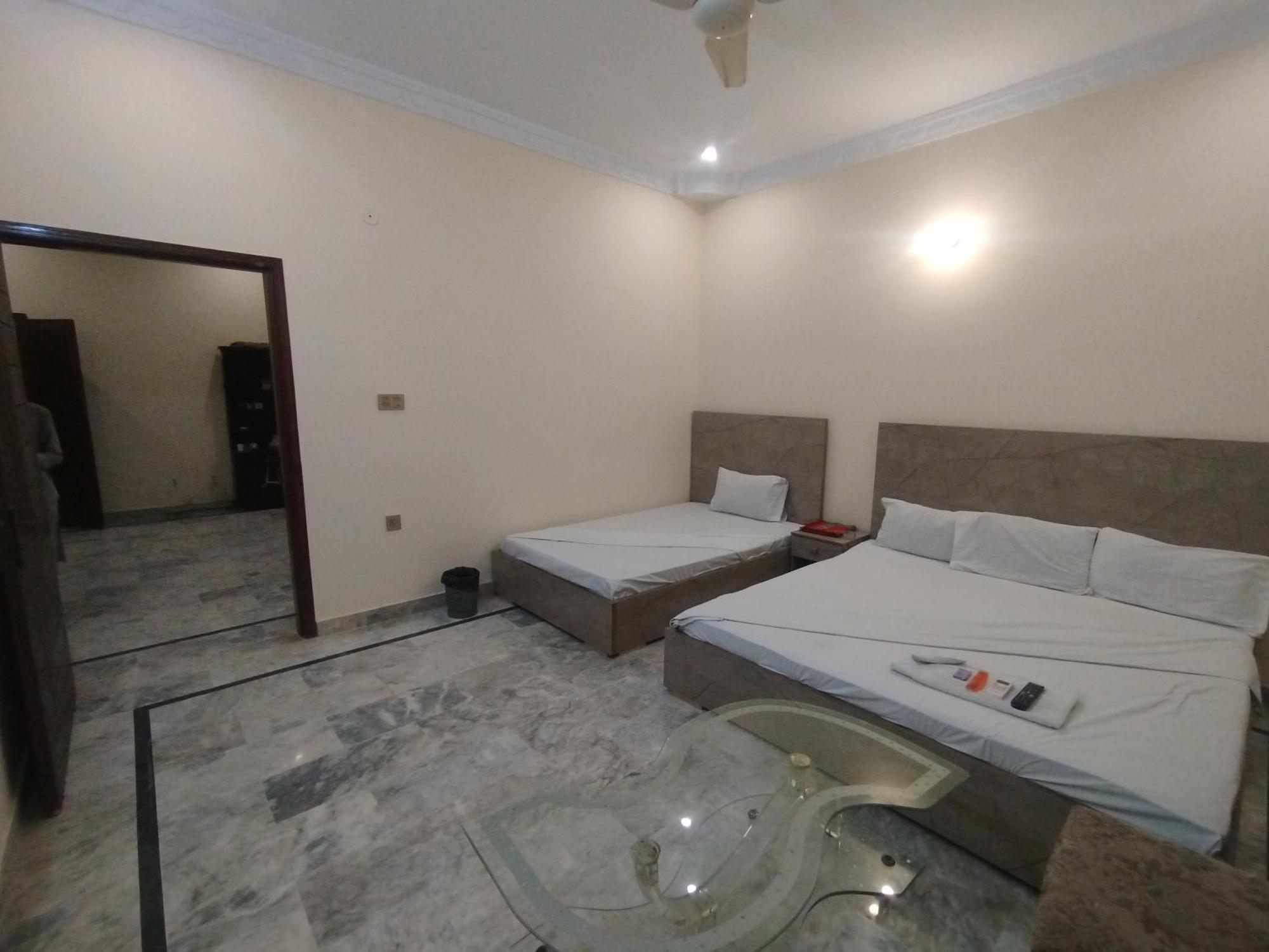 Hotel Crown Plaza, Near Karachi Airport, Darul Sehat Hospital, Dow, Agha Khan And Liaqat Hospital Exterior photo