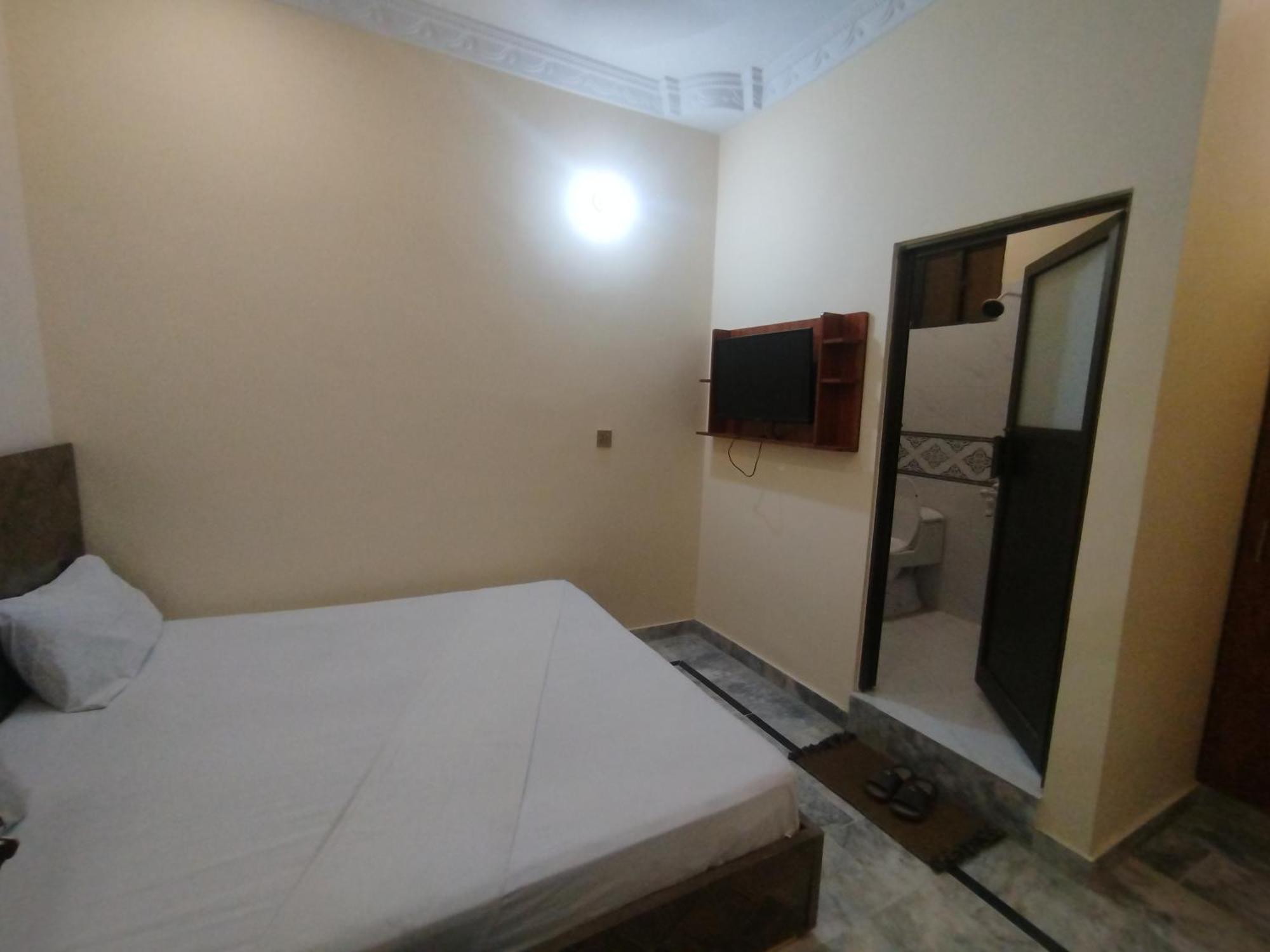 Hotel Crown Plaza, Near Karachi Airport, Darul Sehat Hospital, Dow, Agha Khan And Liaqat Hospital Exterior photo